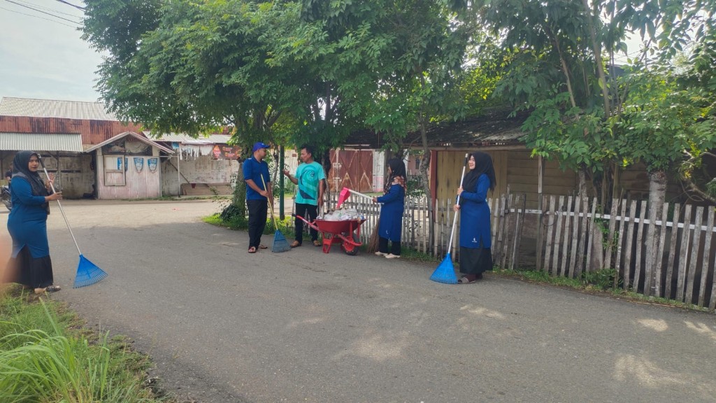 gotong royong adalah salah satu bentuk kebersamaan warga gampong hagu barat laut.